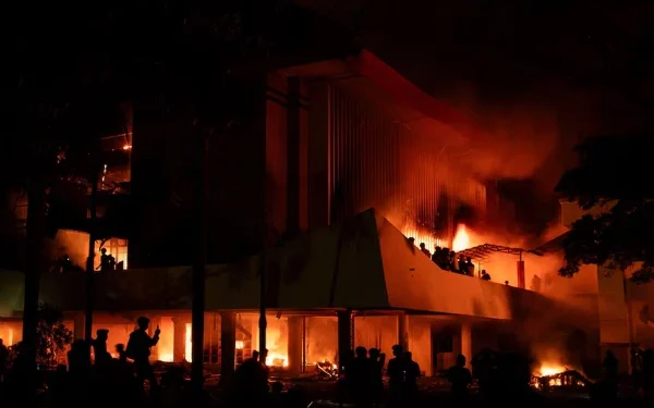 Protests Erupt Across Indonesia: Parliament Buildings Set Ablaze, President Cancels China Visit