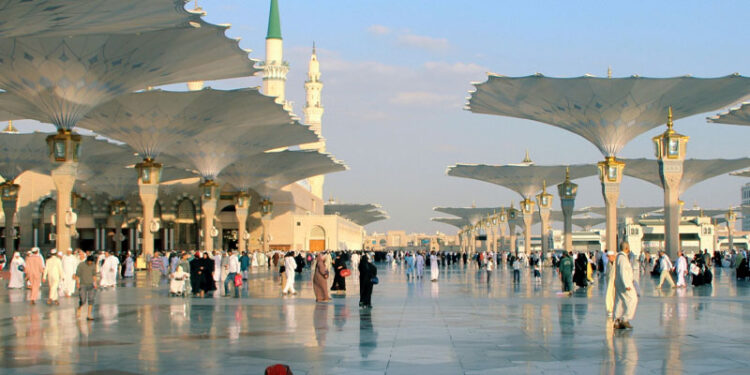 Heavy Rain in Madinah: Prophet’s Mosque (PBUH) Illuminated by a Shower of Mercy