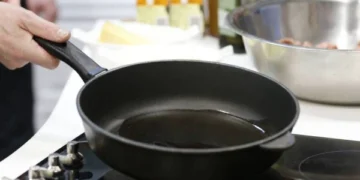 Women Using Non-Stick Pans Should Beware: Hidden Dangers, Health Risks, and Safer Alternatives