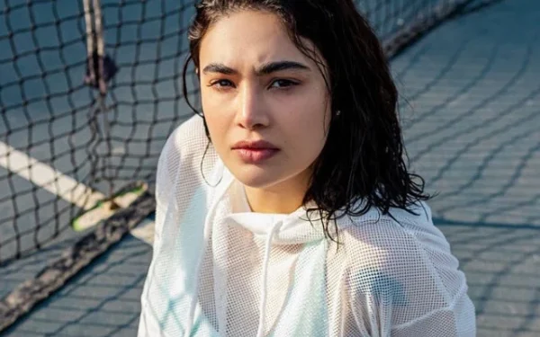 Saheefa Jabbar Khattak Slams Harmful Social Media Trends: “God, Take Away Mobile Phones from Children”