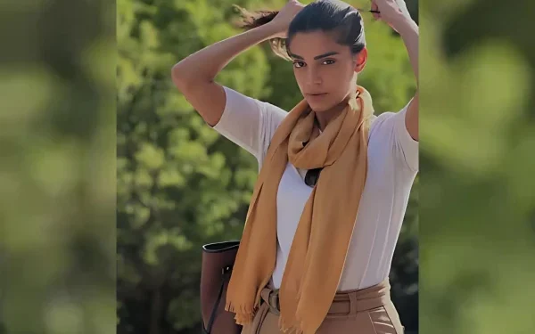 Sanam Saeed Called a ‘Tomboy’ by Parveen Akbar — Social Media Divided Over Remarks