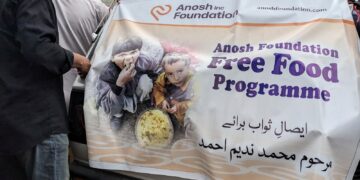 Anosh Ahmed distributes free meals at Jinnah Hospital Karachi for Eesal-e-Sawab of late father Nadeem Muhammad Ahmed