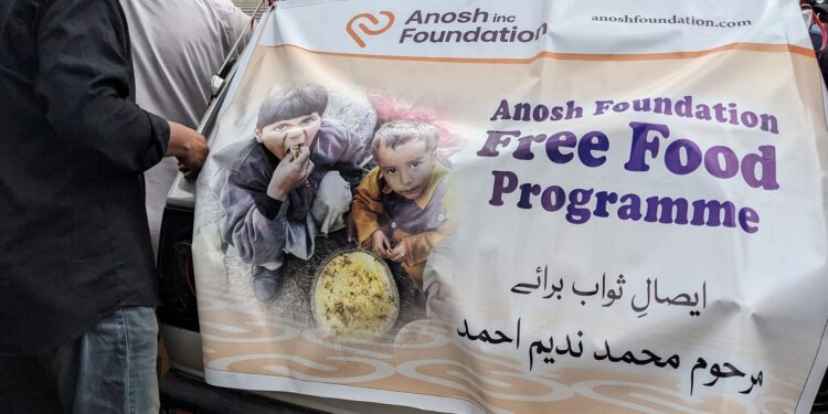 Anosh Ahmed distributes free meals at Jinnah Hospital Karachi for Eesal-e-Sawab of late father Nadeem Muhammad Ahmed