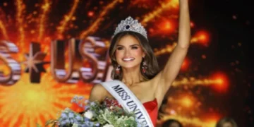 Which beauty was crowned Miss Universe?