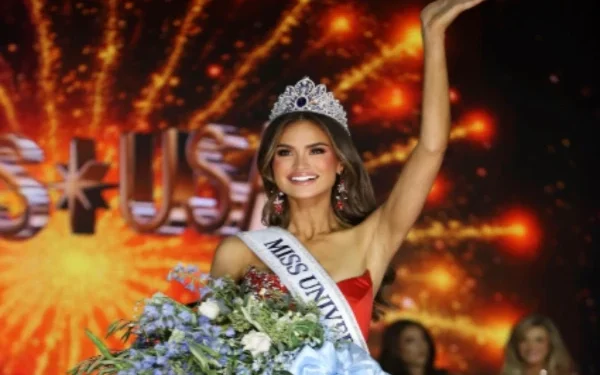 Which beauty was crowned Miss Universe?