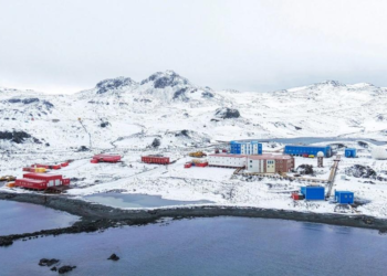 Storm-stranded South Korean cast finds refuge at Chinese Antarctic research station
