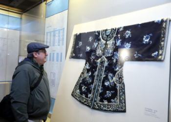 Suzhou infuse modern trends into traditional craftsmanship of silk weaving