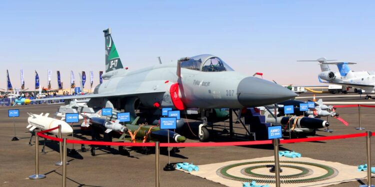 PAKISTAN AIR FORCE SHOWCASES JF-17 BLOCK-III & SUPER MUSHSHAK AT WORLD DEFENCE SHOW – 2026