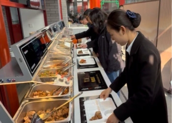 AI-powered community canteen brings smart dining to Beijing neighborhood