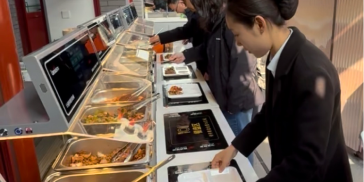 AI-powered community canteen brings smart dining to Beijing neighborhood