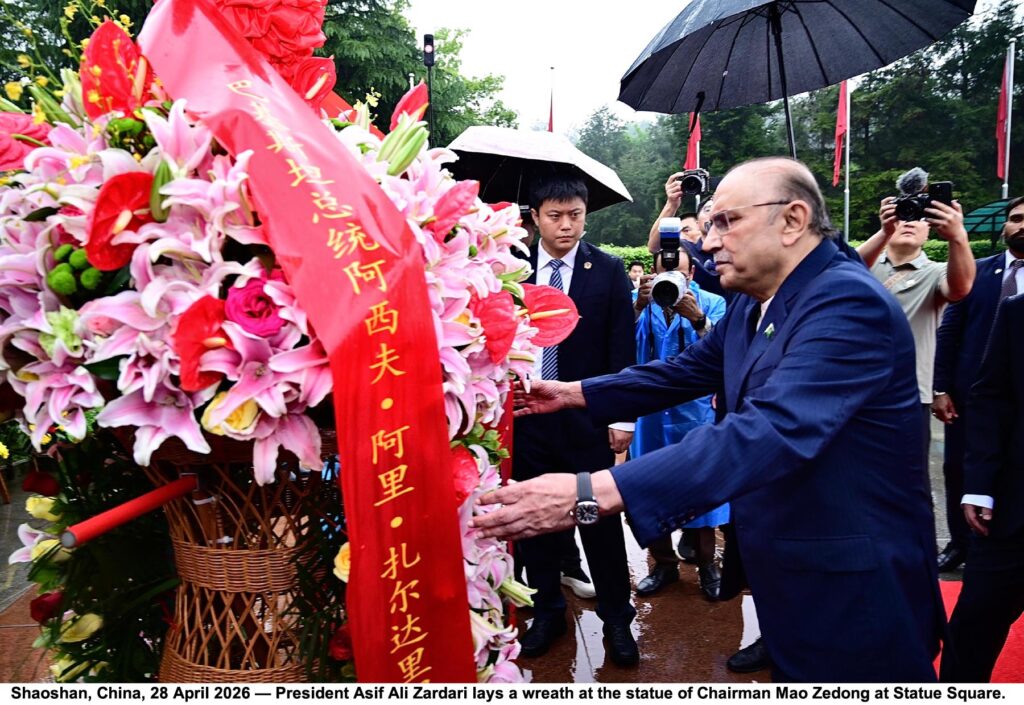 President visits Mao Zedong’s hometown in Shaoshan, pays tribute at Statue Square.