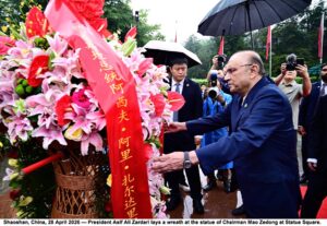 President visits Mao Zedong’s hometown in Shaoshan, pays tribute at Statue Square.