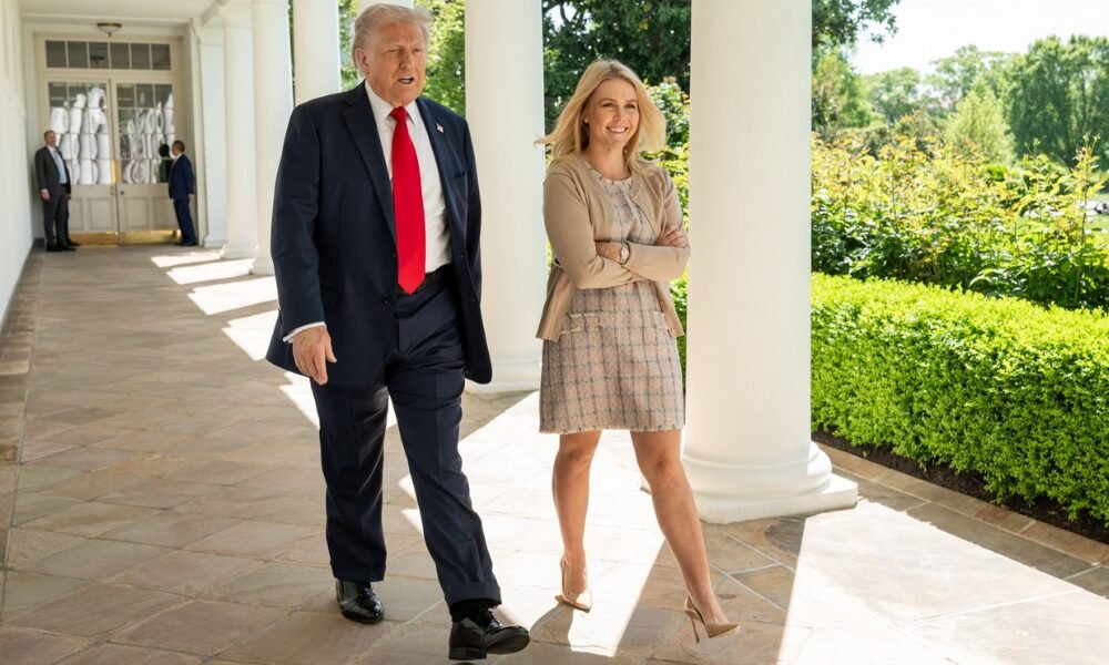 Karoline Leavitt to Step Down as Trump’s Press Secretary at Month-End