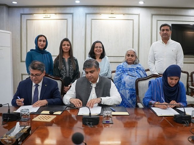 Sindh Health Department, LUMS, and Aga Khan University sign historic agreement